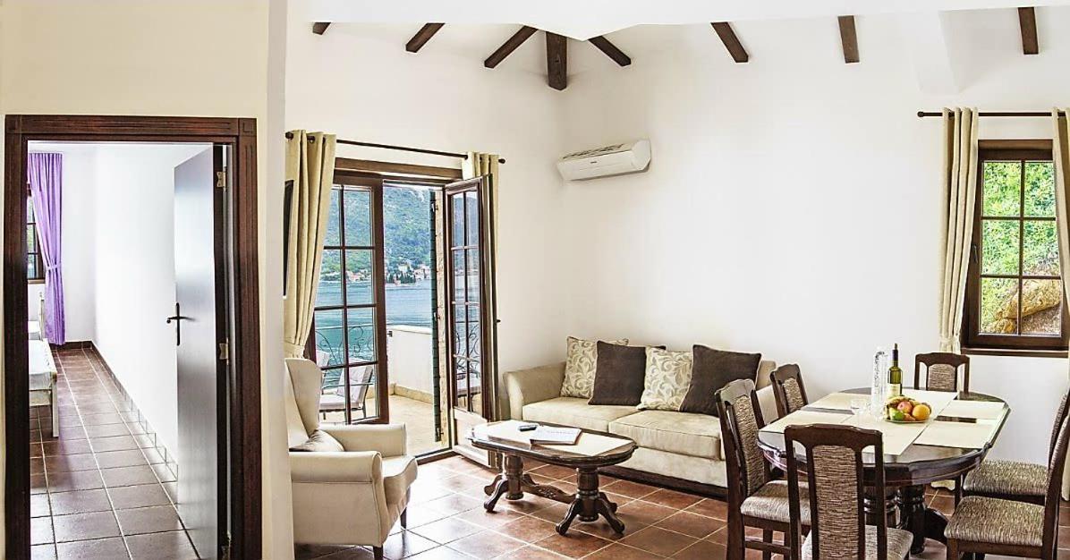 Apartments Boka Vista Kamenari Luaran gambar